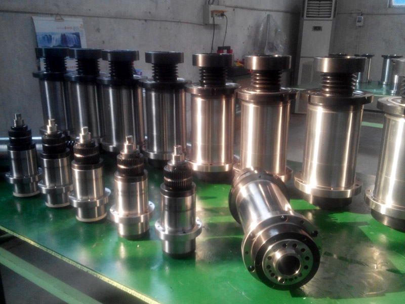 數控加工中心主軸為何能轉能定位？