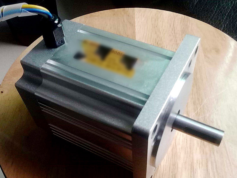 鉆孔機怎么啟動電機和變頻器?